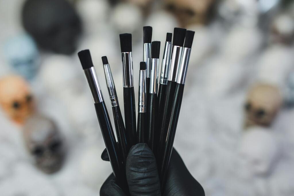 Maxton Black Miniature Paint Brush Sets