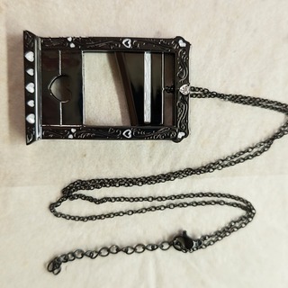 guillotine necklace - black and white