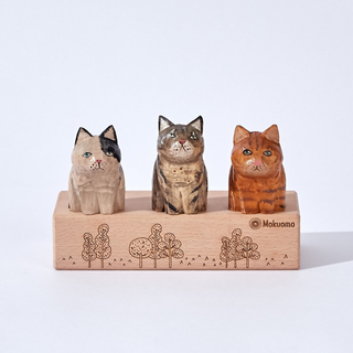 Maro Cat Family with Display Stand