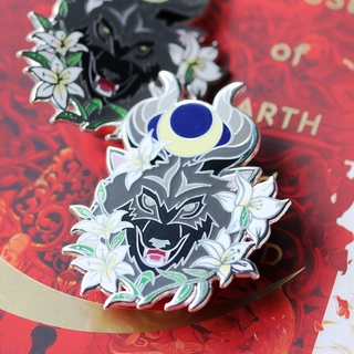 The sailing enamel pin