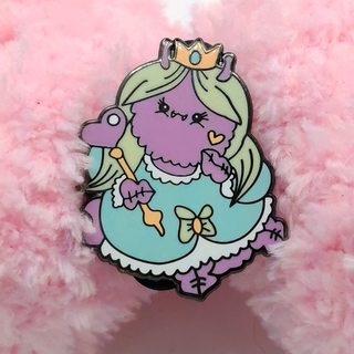 'Her Royal Fluffiness' Fluffypede Pin