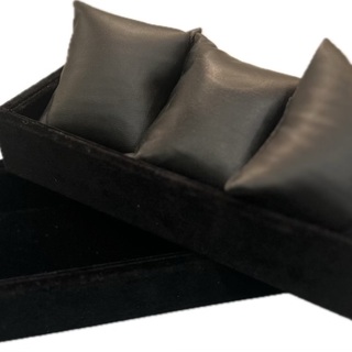 Open Velvet Tray 2-pack with 3 watch/bracelet pillows