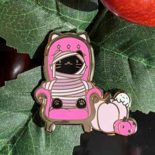 Mummy Kitty B Grade Pin