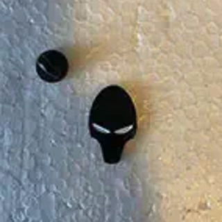 Alien head pin