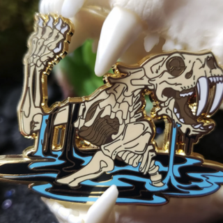 Smilodon Pin