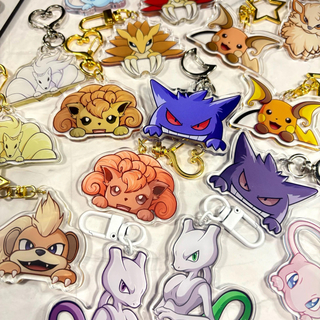 Peeking Mon Keychain (1)