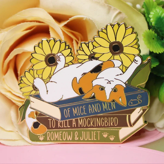 Old Enamel Pin: Calico Cat