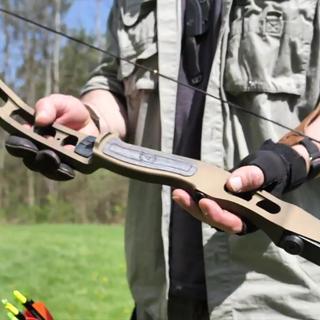 Atmos Compact Modern Longbow with 3 Takedown Arrows