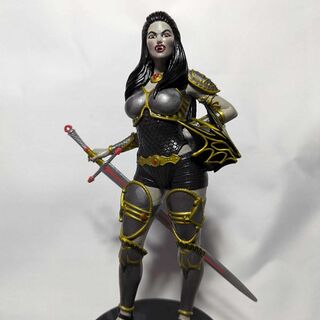 9" Vampiress Statuette