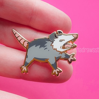 Yelling Opossum Pin (Solo)