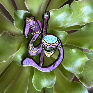 earthworm pin
