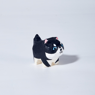 Hata Carved Wooden Husky Dog