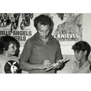 GET ALL YOUR ITEMS SIGNED!