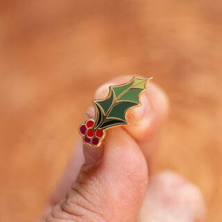 Mini Holly Pin