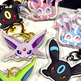 Peeking Mon Keychain (2)