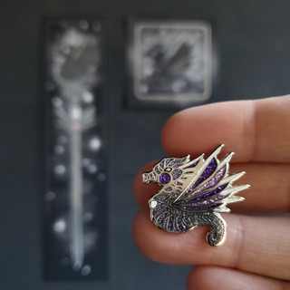 Mechanical seahorse (Menos) collector's pin