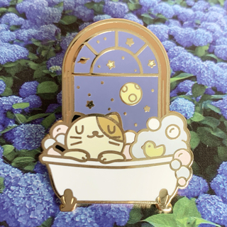 Bathing Kitty B Grade Pin