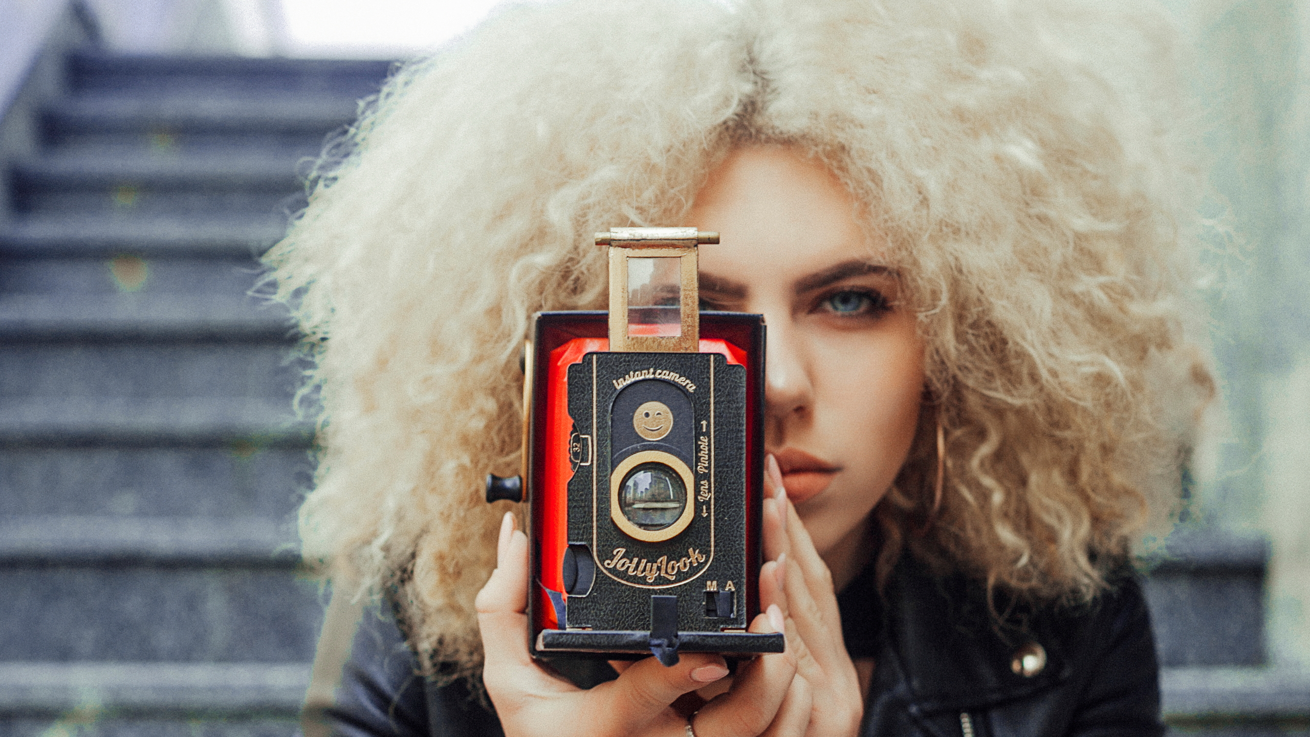 Jollylook - The First Cardboard Vintage Instant Camera!